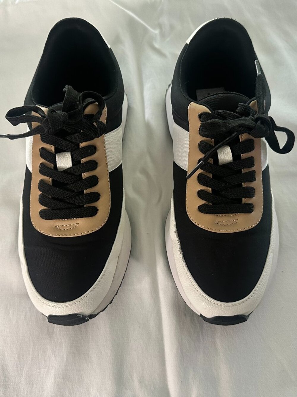 Dolce Vita Black and Tan Color Block Sneakers | size 8